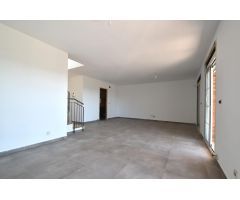 ¡En venta! Amplia y luminosa casa con jardín y piscina en Canyelles