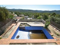 ¡En venta! Amplia y luminosa casa con jardín y piscina en Canyelles
