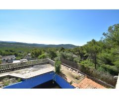 ¡En venta! Amplia y luminosa casa con jardín y piscina en Canyelles