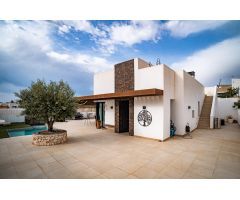 Moderno chalet independiente de reciente construcción – todo en una sola planta