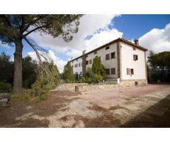 AMPLIA PARCELA CON CHALET Y APARTAMENTO PARA REFORMAR EN CHINCHON