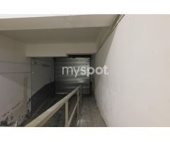 Almacen de 640 m² con licencia para 14 plazas de parking