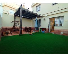 CASA ADOSADA MUY LUMINOSA CON PATIO DE 45 M²