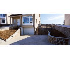 Chalet en Venta en Lugones, Lugo