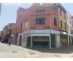 EDIFICIO SITUADO EN FRENTE DE LA IGLESIA DE MALGRAT DE MAR