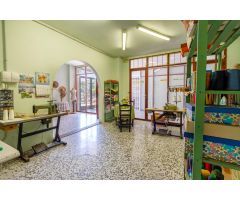 Un local con muchas posibilidades y gran terraza