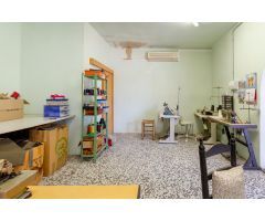Un local con muchas posibilidades y gran terraza