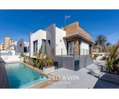 Villa de Lujo en Venta en Torrevieja, Alicante