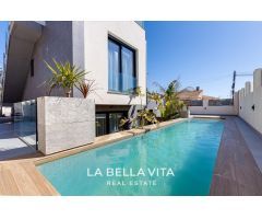 Villa de Lujo en Venta en Torrevieja, Alicante