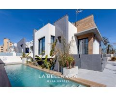 Villa de Lujo en Venta en Torrevieja, Alicante