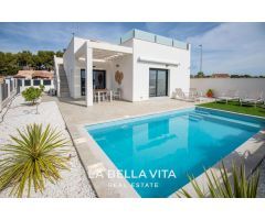 Villa de Lujo en Venta en Pilar de la Horadada, Alicante