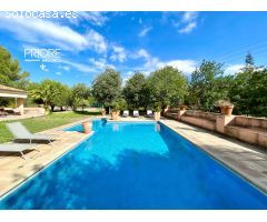 Espaciosa Villa con pista de tenis y piscina