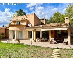 Espaciosa Villa con pista de tenis y piscina