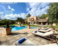 Espaciosa Villa con pista de tenis y piscina