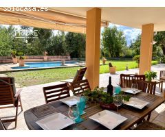 Espaciosa Villa con pista de tenis y piscina