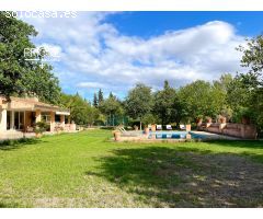 Espaciosa Villa con pista de tenis y piscina