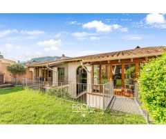 Exclusivo chalet con piscina privada y vistas a la montaña