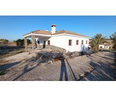 FINCA CON DOS VIVIENDAS Y NAVE DE CELEBRACIONES