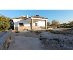 FINCA CON DOS VIVIENDAS Y NAVE DE CELEBRACIONES