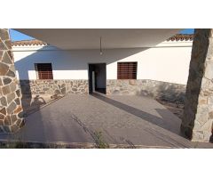 FINCA CON DOS VIVIENDAS Y NAVE DE CELEBRACIONES
