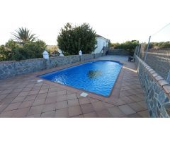 FINCA CON DOS VIVIENDAS Y NAVE DE CELEBRACIONES