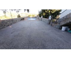 FINCA CON DOS VIVIENDAS Y NAVE DE CELEBRACIONES
