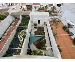 Encantadora Casa de Pueblo en Mahón: Espacios Amplios y Encanto Rústico