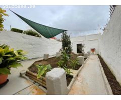 Encantadora Casa de Pueblo en Mahón: Espacios Amplios y Encanto Rústico