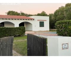 SE ALQUILA CHALET VACACIONAL CON GRAN PISCINA PRIVADA Y JARDÍN, EN CAP DEN FONT, SAN LLUIS.