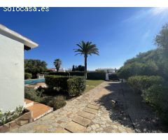 SE ALQUILA CHALET VACACIONAL CON GRAN PISCINA PRIVADA Y JARDÍN, EN CAP DEN FONT, SAN LLUIS.