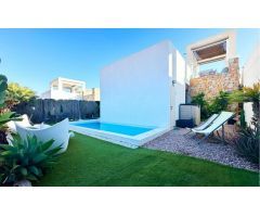 VILLA CON PISCINA  EN LOMAS DE CABO ROIG ( ORIHUELA COSTA)