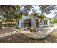 CHALET DE 3 DORMITORIOS 2 BAÑOS EN PUNTA PRIMA A 300 METROS DEL MAR  ( ORIHUELA COSTA) ALICANTE