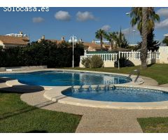 Amplio Dúplex en Orihuela Costa con Jardín y Piscina Comunitaria