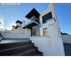 BUNGALOW PLANTA CON PARCELA DE 380 M2 Y PISCINA PRIVADA. PARKING. 2 DORM. 2 BAÑOS. 100 M2
