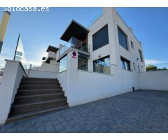 BUNGALOW PLANTA CON PARCELA DE 380 M2 Y PISCINA PRIVADA. PARKING. 2 DORM. 2 BAÑOS. 100 M2