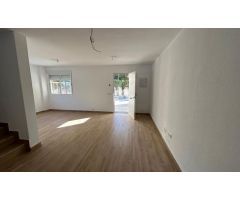 ADOSADO DE 3 DORMITORIOS 2 BAÑOS EN TORREVIEJA ( AGUAS NUEVAS )