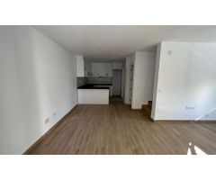 ADOSADO DE 3 DORMITORIOS 2 BAÑOS EN TORREVIEJA ( AGUAS NUEVAS )
