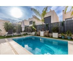 VILLA DE 3 DORMITORIOS 2 BAÑOS EN VILLAMARTIN ( ORIHUELA COSTA )