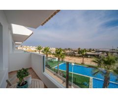 ADOSADO DE 3 DORMITORIOS 2 BAÑOS EN LOS BALCONES ( TORREVIEJA )