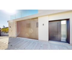 VILLA INDEPENDIENTE EN ORIHUELA COSTA ( PLAYA FLAMENCA )