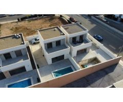 CHALET ADOSADO DE 3 DORMITORIOS 2 BAÑOS EN LA ZENIA (ORIHUELA COSTA )