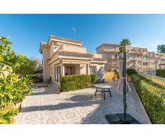 VILLA DE 4 DORMITORIOS  3 BAÑOS CON PISCINA EN PLAYA FLAMENCA (ORIHUELA COSTA)