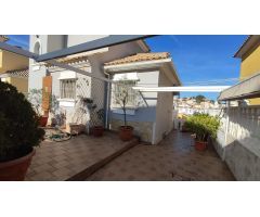 SE ALQUILA CHALET MINIMO POR 1 AÑO, DE 3 DORMITORIOS 2 BAÑOS EN VILLA MARTIN (ORIHUELA COSTA)