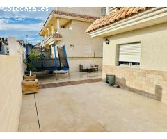 Piso en planta baja reformado con jardín privado de 80 m2 en urbanización de Los Collados, Águilas