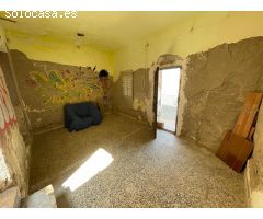 Casa adosada para reformar en la zona del Molino de Águilas, a 450 metros de la playa y céntrico