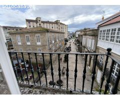 VIVIENDA PARA REFORMAR EN EL PURO CENTRO DE PADRÓN. TERRAZAS Y VISTAS