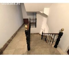 VIVIENDA PARA REFORMAR EN EL PURO CENTRO DE PADRÓN. TERRAZAS Y VISTAS