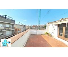 Pis amb terrassa, tres habitacions i golfes, ubicat darrere d’El Corte Inglés a La Creu Alta