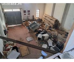 CASA DE PUEBLO CON GRAN ALMACEN