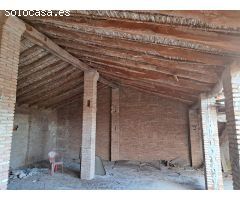 CASA DE PUEBLO CON GRAN ALMACEN